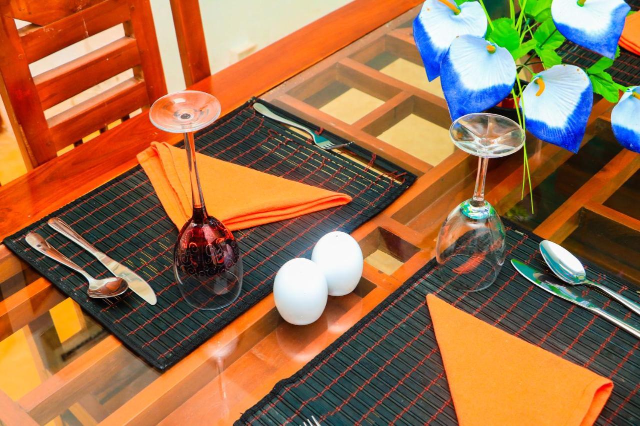 Like Mike Tourist Guest House & Restaurant Негомбо Екстер'єр фото